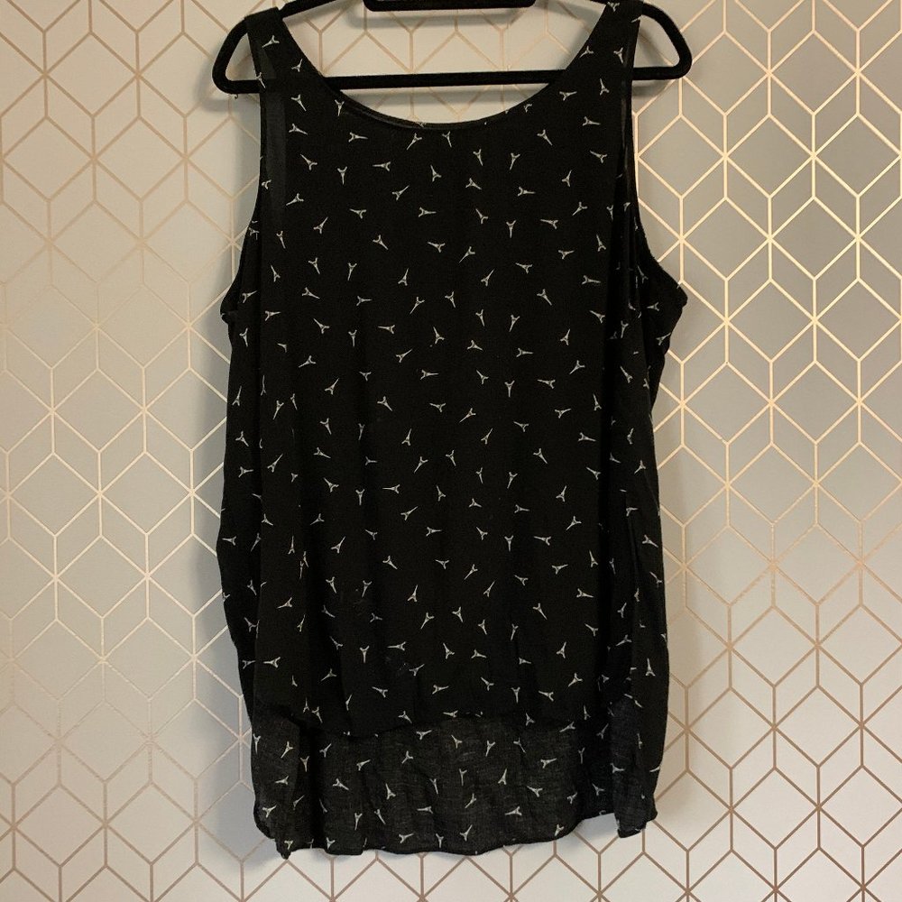 Eiffel Tower patterned tank